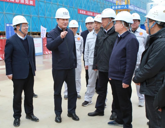 省人大常委會(huì)副主任、省...