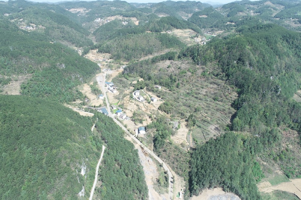 路愈寬，景愈明，可待漫慢行——朝天區(qū)曾家鎮(zhèn)（曾家場(chǎng)鎮(zhèn)至榮樂(lè)養(yǎng)生谷）段道路改建工程建設(shè)側(cè)記